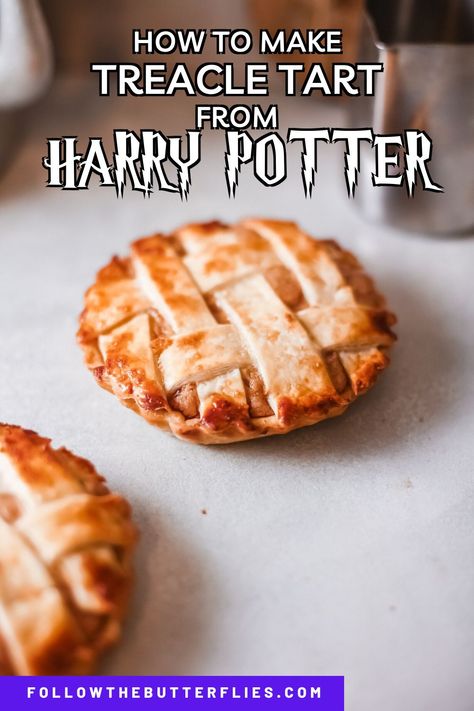 Harry Potter Treacle Tart, Harry Potter Mini Pies, Harry Potter Pies, Harry Potter Treacle Tart Recipe, Harry Potter Recipes Desserts, Treacle Tart Harry Potter, Harry Potter Inspired Desserts, Treacle Tart Recipe, Hogwarts Feast