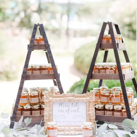 Jam Jar Wedding Favours, Fall Wedding Desserts, Jam Wedding Favors, Jam Favors, Wedding Favour Jars, Vintage Wedding Favors, Honey Wedding Favors, Creative Wedding Favors, Winter Wedding Favors