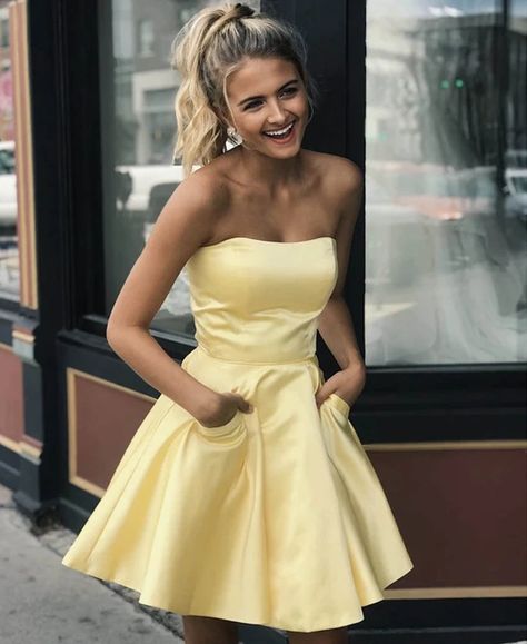 Basic Prom Dresses Short, Yellow Short Formal Dress, Semi Formal Dresses Yellow, Light Yellow Short Dress, Homecoming Dress Yellow, Graduation Dress Outfit Ideas, Short Grad Dresses, Grade 8 Grad Dresses Short, Yellow Dress Formal