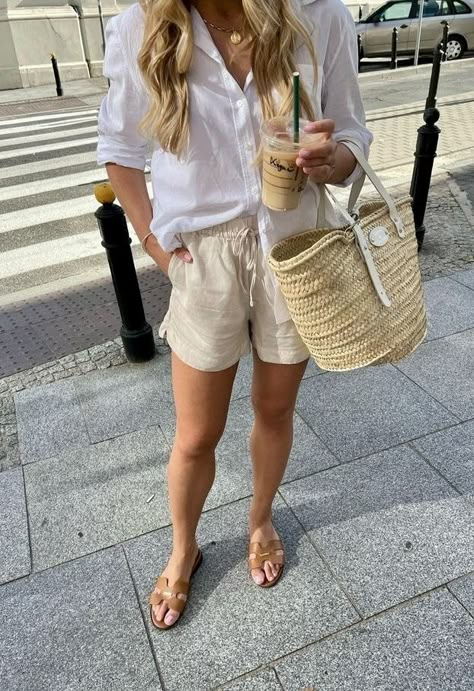 New England Grandma Aesthetic, Mum Uniform, Beige Shorts Outfit, Western Blouses, Linen Shorts Outfit, Blue Linen Shorts, Classic Summer Outfits, Blouses Designs, Summer Beach Shorts