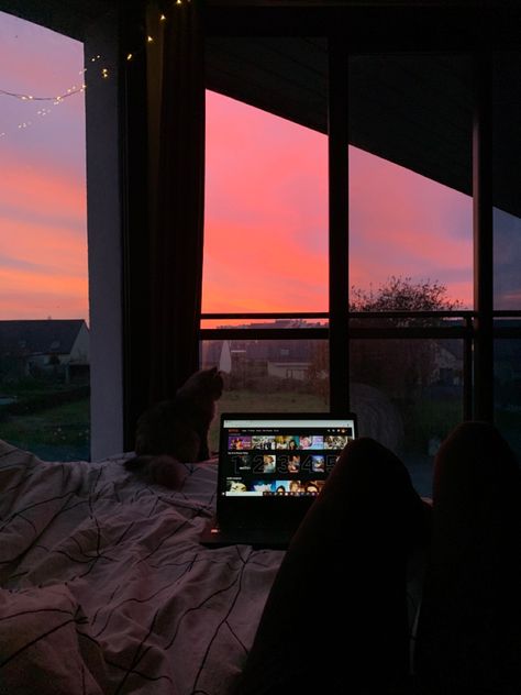 Chill Evening Aesthetic, Quiet Aesthetic, Protecting Your Peace, Dream Desk, Aesthetic Sunset, New Lifestyle, Worst Day, Apartment Aesthetic, Gaming Room Setup