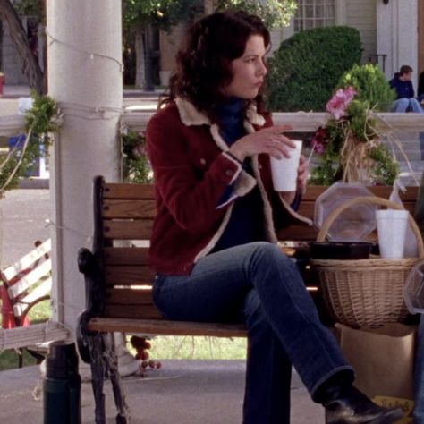 lorelai gilmore Lorelai Gilmore Style, Gilmore Outfits, Lorelei Gilmore, Gilmore Girls Fashion, Gilmore Girls Outfits, Preppy 90s, Lorelai Gilmore, Zoe Kravitz, Jane Birkin