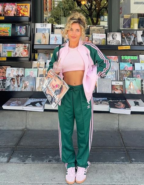 Casual Green Outfit, Dark Green Outfit, Green Outfit Aesthetic, Adidas Track Pants Outfit, Tracksuit Outfit Women, Green Outfit Ideas, Sportwear Outfit, Emerald Green Prom, Outfit Ideas Grunge