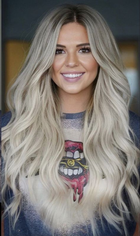 Ice Blonde Hair Brown Eyes, Haircolor Ideas Blonde, Platinum Blonde Haircut, Blonde Haircut Ideas, Dimensional Platinum, Icy Platinum Blonde Hair, Platinum Blonde Hair Ideas, Blonde Haircut, Cute Blonde