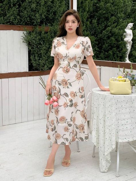 DAZY Short Puff Sleeve V-Neck Chiffon Dress With Large Flower Prints | SHEIN USA Short Puff Sleeve, Large Flowers, Chiffon Dress, Flower Prints, Puff Sleeve, Chiffon, V Neck, Dresses, Quick Saves