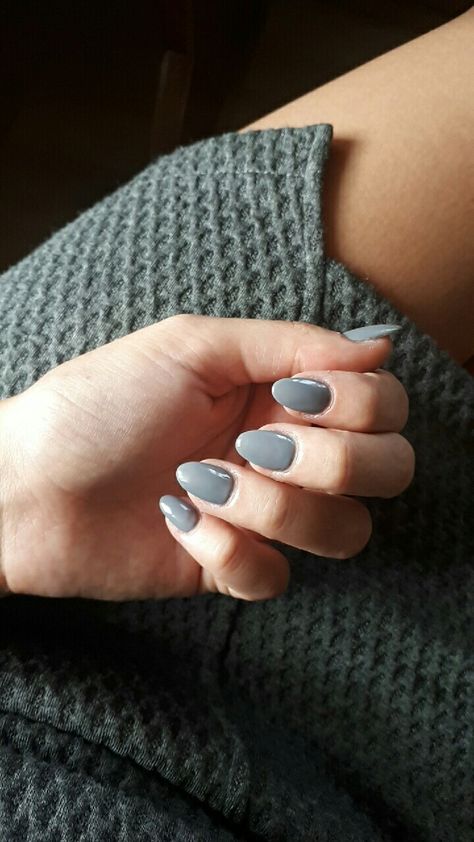 Acrylicnails acrylic nails oval grey classic beautiful short everyday Acrylic Nails Oval, Oval Acrylic Nails, Grey Acrylic Nails, Nails Oval, Orange Nail Designs, Gray Nails, Almond Acrylic Nails, Super Nails, Trendy Nail Design