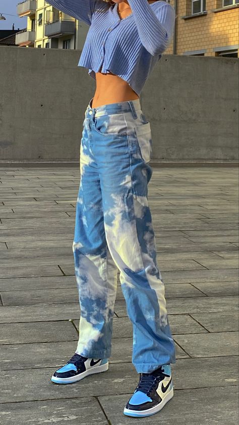 cloud jeans, jordans, outfit Bleached Jeans Outfit, Bleaching Denim, Bleaching Jeans, Cloud Jeans, Altered Jeans, Altering Jeans, Remake Clothes, Pants Ideas, Clothes Art