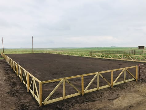 Outdoor Riding Arena Fence, Backyard Horse Arena, Outdoor Arena Horses Diy, Outdoor Riding Arena Ideas, Horse Riding Arena Outdoor, Diy Riding Arena, Diy Horse Arena Cheap, Small Riding Arena, Outdoor Arena Horses