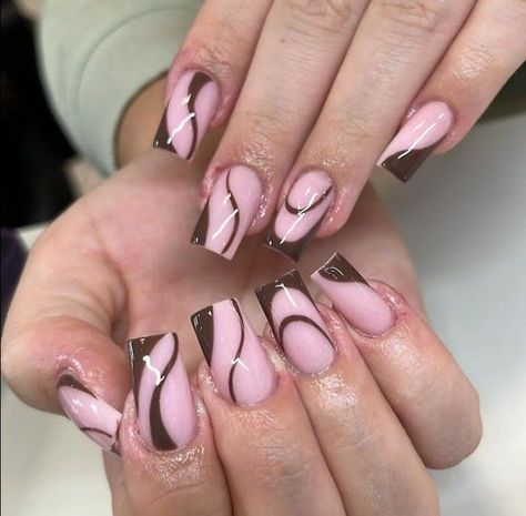 There's a new beauty trend taking over Instagram and it's absolutely stunning. Say hello to "quartz nails". Simple Nail Designs White And Pink, Square Acrylic Nails Autumn, Brown N Pink Nails, Brown Pink Nails Design, Pink And Brown Nails Short, Pink And Brown Nail Ideas, Fall Nails Ideas Autumn Short Square, Pink And Brown Nails Acrylic, Autumn Nails Acrylic Short Square