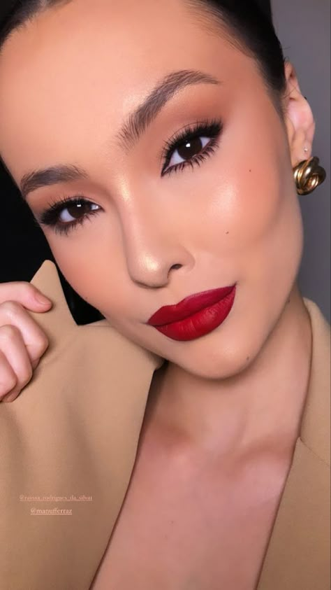 Makeup That Looks Good With Red Dresses, Parisian Lipstick, Simple Makeup With Red Lipstick, Red Lipstick Makeup Brown Eyes, Old Glam Makeup, Eye Makeup For Red Lips, Make Up Looks For Red Dress, Smokey Eye Red Lip Makeup, Classy Makeup Looks Red Lips