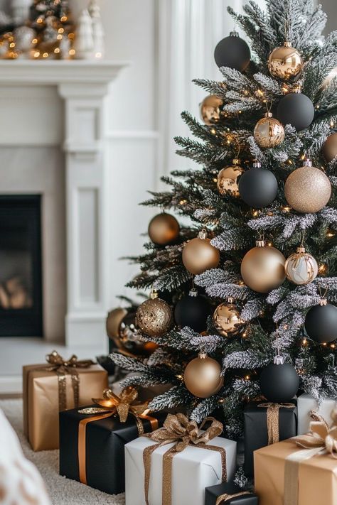 Traditional Christmas Tree Decor Ideas, Glam Christmas Tree Ideas, Modern Christmas Tree Decor, Traditional Christmas Decor Ideas, Black White And Gold Christmas, Themed Christmas Tree Ideas, Creative Christmas Tree Ideas, Black Christmas Tree Decorations, Christmas Tree Silver