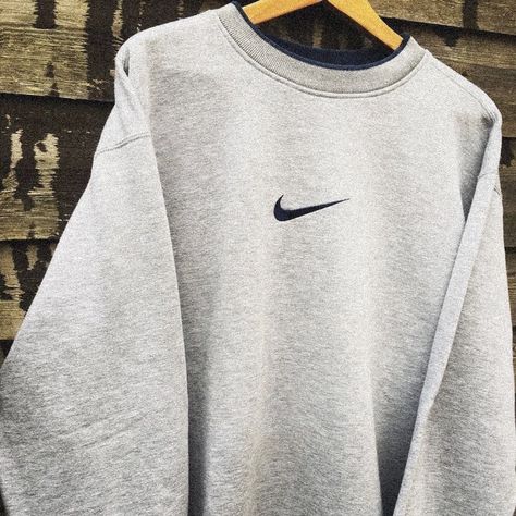 Sweatshirts Nike, Vintage Nike Sweatshirt, Retro Nike, Tokyo Street Fashion, Cute Lazy Outfits, Grunge Look, Lazy Outfits, Nike Vintage, Nike Sweatshirts