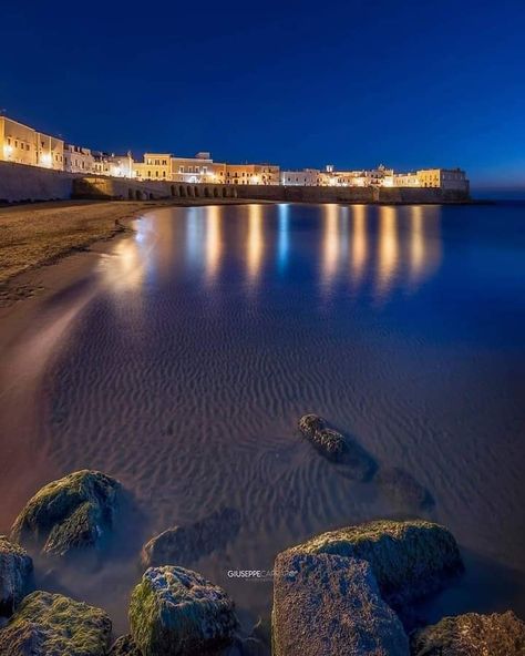 Beach Lights, Italy Tourism, Travel Destinations Bucket Lists, Travel Wishlist, Italy Tours, Italy Photo, City Beach, Garden Toys, Puglia