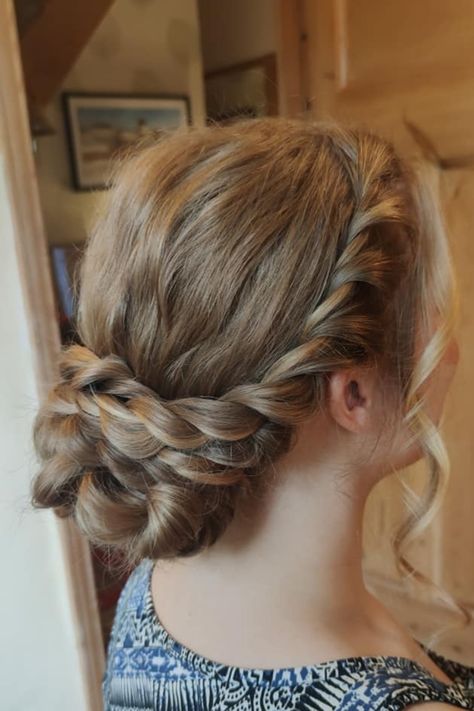 30 Braided Crown Hair Ideas – Stylish Hair Ideas Crown Of Braids, Braided Crown Medium Length Hair, How To Make A Braided Crown Hairstyles, Simple Braid Crown, How To Do A Braided Crown, How To Do A Crown Braid On Yourself, Braided Crown With Ribbon, Dutch French Braid, Dutch Braid Crown