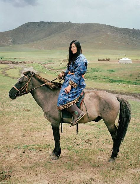 Eagle Hunter, Mystical World, People Of The World, World Cultures, Central Asia, Horse Girl, Sioux, Material Girls, Mongolia