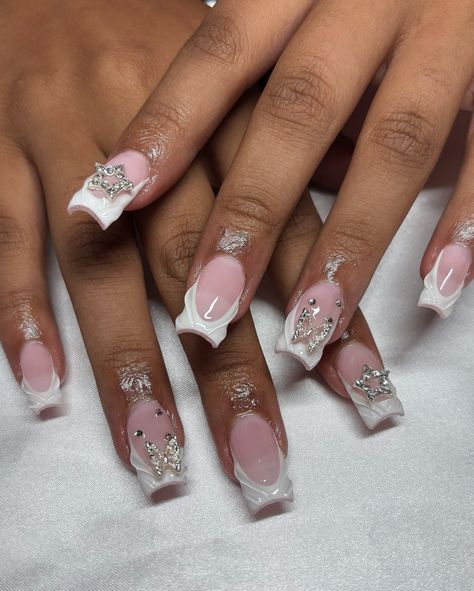 3D French 🎀 • • • Apres Natural Square Short • IGel (Heaven Sent) • Melody Susie (Snow White) • Makartt Rhinestone Glue #nails #nailsnailsnails #nailsofinstagram #nailsart #nailsbyavryl #gelx #gelxnails #gelxnailtech #explorepage #frenchtipnails Short Frenchies With Rhinestones, Frenchies With Rhinestones, Short Frenchies, White Nails With Rhinestones, Heaven Sent, French Tip Nails, Rhinestone Nails, 3d Nails, White Nails