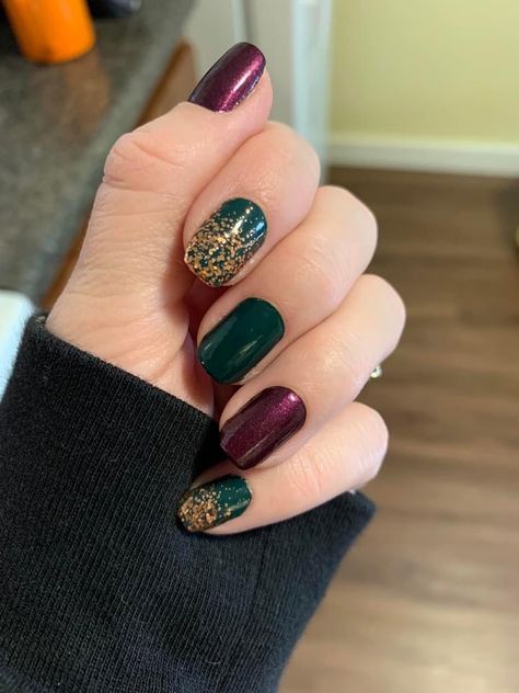 Green And Gold Color Street Nails, Dark Red And Green Nails, Biab Nails Green, Short Dip Nails Christmas, Christmas Dark Nails, Burgundy And Green Nails, Yuletide Nails, Green And Burgundy Nails, Gold And Green Christmas Nails