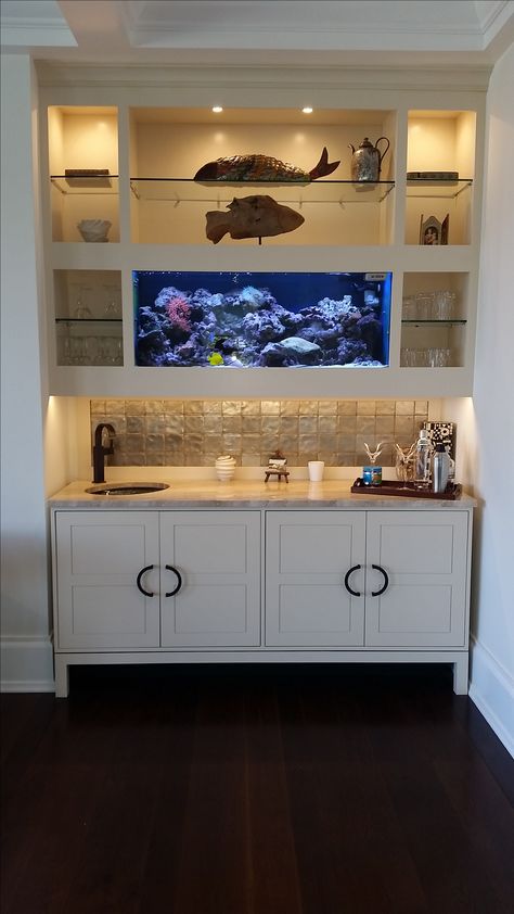 Home Bar with Fish Tank Fish Tank Furniture Ideas, Fish Tank In Dining Room, Home Office Fish Tank, Built In Fish Tank Wall Living Room, Built In Fish Tank, Built In Fish Tank Wall, Fish Tank Bar, Office Fish Tank, Fish Tank Ideas Living Room