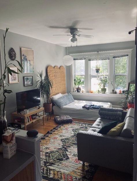 Studio Apartment Bay Windows, Cozy Studio Apartment Ideas, Places Reference, Hair Studio Ideas, Vibey Rooms, Living Room And Bedroom Combo, Vibey Apartment, Cozy Studio Apartment, Tiny Studio Apartments