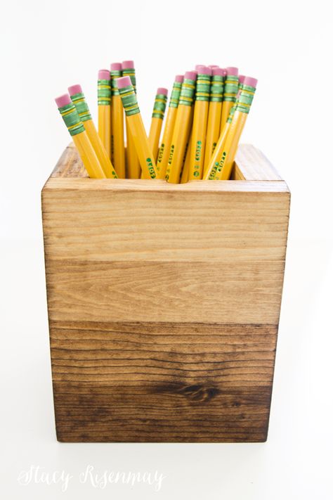 Wooden Pencil Box Diy, Diy Wood Pencil Holder, How To Make Pencil Holder, Wooden Pencil Box, Diy Pencil Holder, Wood Pencil Holder, Diy Father's Day, Teacher Projects, Working Outside