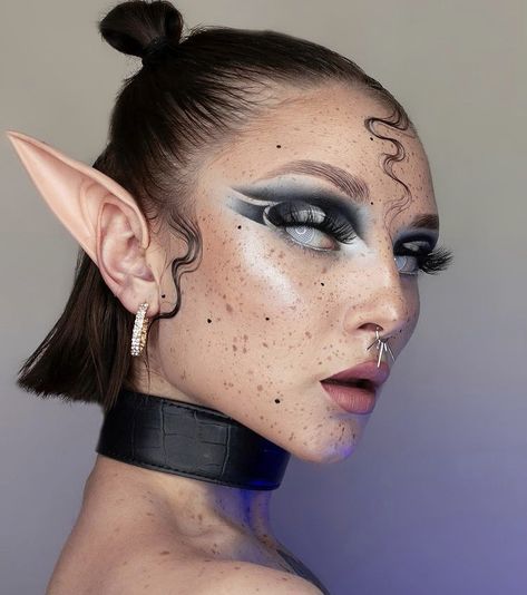 Graphic Eyeshadow, Sci Fi Makeup, Alien Halloween Makeup, Futuristic Makeup, Alien Makeup, Extreme Makeup, Face Art Makeup, Ethereal Makeup, Elf Makeup