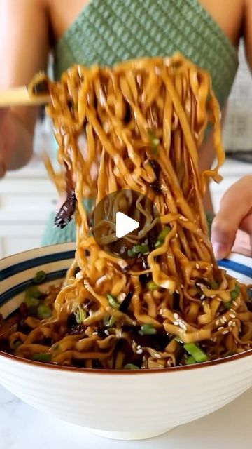 Vegan Food Recipes on Instagram: "Scallion Oil Noodles 🍜 traditional Shanghai style 🤤 the most LUSCIOUS 5-minute noodle sauce you can make! 🔥

By @veganbunnychef 

Recipe:

🍜TO MAKE:
1 serving noodles of choice
6 scallion
1/4 cup avocado oil
2 tbsp soy sauce
3 tbsp dark mushroom soy sauce
1 - 2 tbsp brown sugar
Sesame for garnish

Find full recipe at the @veganbunnychef profile

#veganrecipe #veganmeals #vegantreats #vegancooking #veganinspiration #vegan_veganfood" Noodle Sauce, Scallion Oil, Oil Noodles, Shanghai Style, Vegan Food Recipes, Vegan Inspiration, Vegan Treats, Vegan Cooking, Avocado Oil