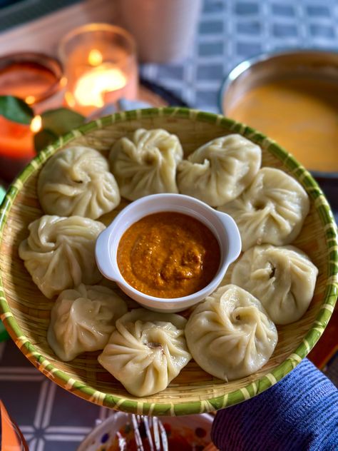 Chicken Momo Recipe, Nepali Momo, Momo Dumplings, Momo Food, Gastronomic Food, Appetizer Board, Nepali Food, Vegetarian Snacks Recipes, Vegetarian Snacks