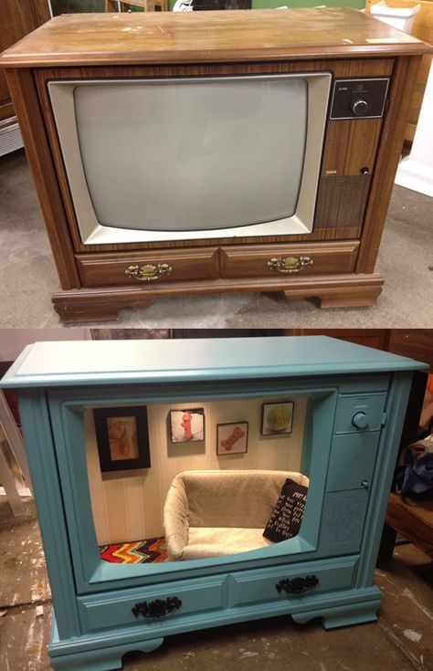 Jay made this awesome dog/cat bed out of an old tv!! Katt Grejer, Baby Tigers, Dog Suit, Dog House Diy, Diy Dog Bed, Cool Dog Beds, Diy Outdoor Decor, Dog Rooms, Pet Ideas