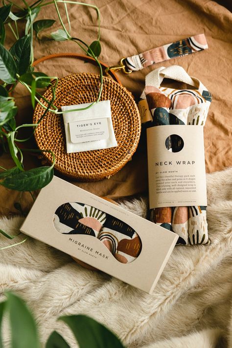 Bohemian Packaging, Travel Kit Gift, Homemade Gift Baskets, Minimalist Packing, Food Videography, Gifts Photography, Oil Gifts, Corporate Gifting, Bohemian Aesthetic