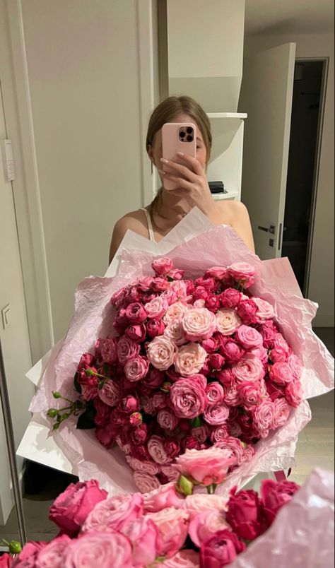 Big Rose Bouquet, Bouquet Of Pink Flowers, Big Bouquet, Boquette Flowers, Nothing But Flowers, Flower Therapy, Beautiful Bouquet Of Flowers, Luxury Flowers, Pretty Plants