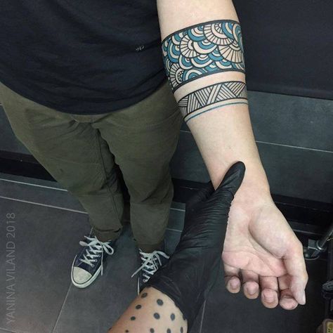 Geometric and colorful armband tattoos on the left forearm by Yanina Viland Arm Ring Tattoo, Ring Tattoo Ideas, Ring Tattoo Designs, Mangas Tattoo, Cuff Tattoo, Ring Tattoo, Arm Ring, Army Tattoos, Armband Tattoos