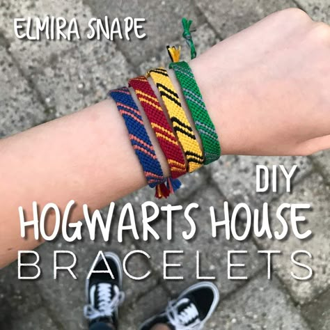 Harry Potter Themed Bracelets, Diy Harry Potter Bracelets, Hufflepuff Friendship Bracelet, Friendship Bracelets Harry Potter, Harry Potter Jewelry Diy, Hogwarts Bracelets, Harry Potter Bracelet Diy, Harry Potter Beaded Bracelet, Harry Potter Crochet Ideas