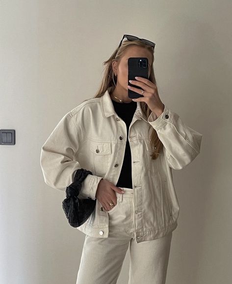 #bottega #summer #aesthetic #fashion Cream Jackets For Women, Outfit With Cream Jacket, White Cargo Jacket Outfit, Styling White Jacket, Cream Jacket Outfit Women, Cream Color Jacket Outfit, White Oversized Jacket Outfit, Oversized White Jean Jacket Outfits, Off White Denim Jacket Outfit