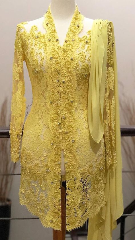 Brukat Dress, Kebaya Lamaran, Gaun Dress, Kebaya Lace, Best Formal Dresses, Kebaya Wedding, Kebaya Modern Dress, Walima Dress, Kebaya Brokat