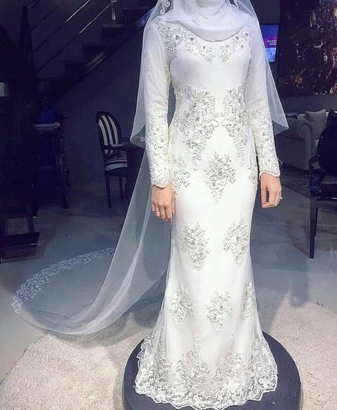 Baju nikah putih 2019 Malay Wedding Dress Reception, Simple Nikkah Dress, Akad Nikah Dress, Simple Dress Hijab, Wedding Simple Dress, Dress Nikah, Posing Photoshoot, Malay Wedding Dress, Hijab Ideas