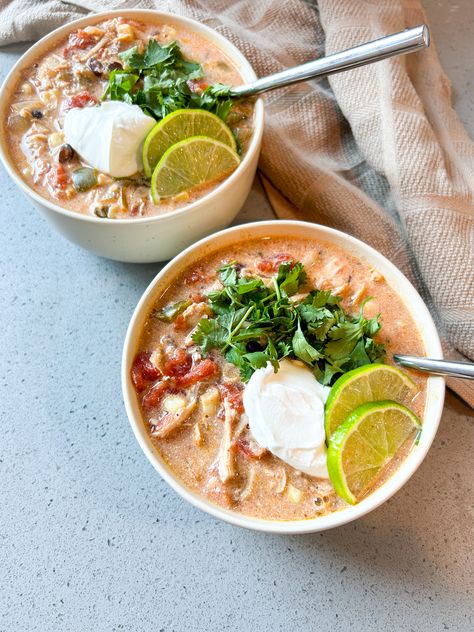 Best Chicken Tortilla Soup, Slow Cooker Chicken Tortilla Soup, Short Ribs Slow Cooker, Affordable Recipes, Chicken Tortillas Soups Recipe, Soup Appetizers, Tortilla Soup Recipe, Protein Packed Meals, Soup Dinner