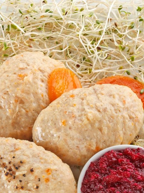 Gefilte Fish Recipe, Gefilte Fish, Jewish Foods, Lithuanian Recipes, Kosher Cooking, Matzo Meal, Raw Fish, Brown Derby, Jewish Food