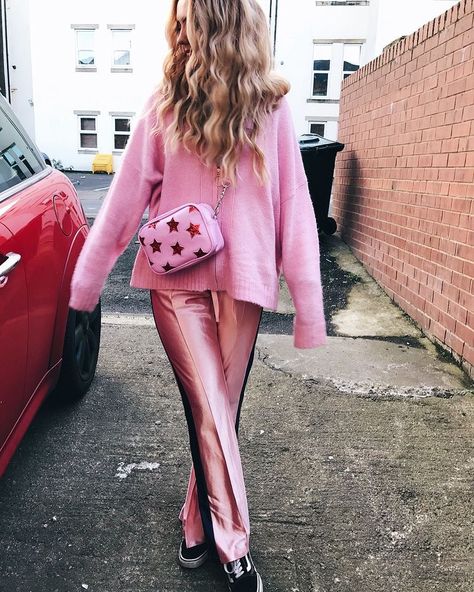 Flirty Outfits, Look Rose, Walking Down The Street, Fashion Life, Looks Street Style, Valentine's Day Outfit, Mode Inspo, Mode Vintage, Looks Style