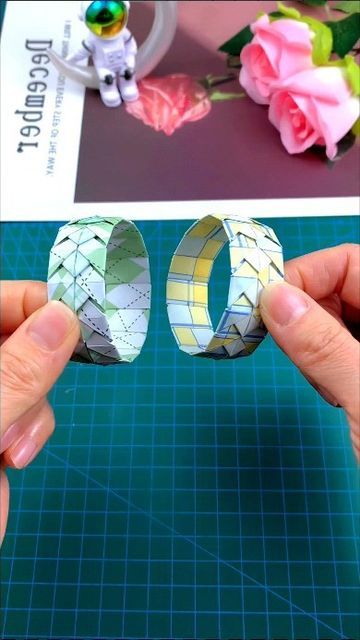 Girlfriend Bracelet, Origami Jewelry, Origami Tutorial, Paper Craft, Make It, Make Your Own, Origami, Best Friends, Paper Crafts