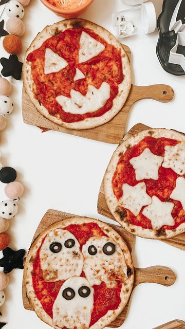 Cheese Shapes, Spooky Pizza, Halloween Pizza, Halloween Lunch, Dough Pizza, Disney Dinner, Black Olives, Halloween Dinner, Mini Pizza