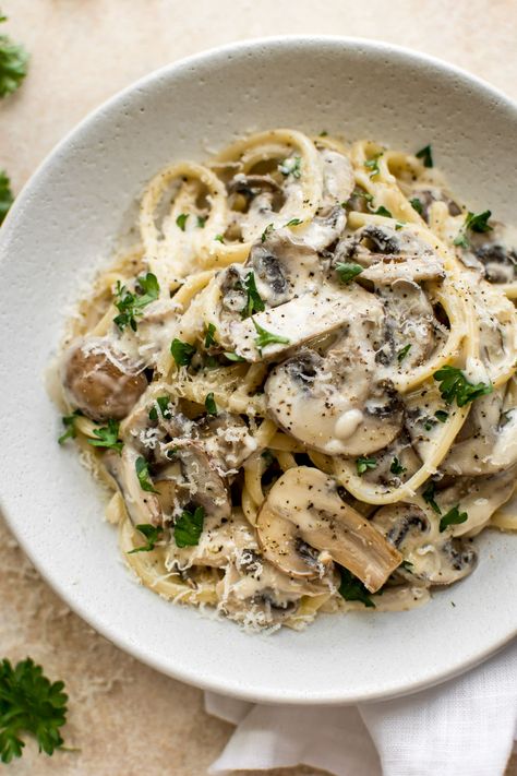 Creamy Mushroom Pasta • Salt & Lavender Mushroom Pasta Sauce, Pasta Vegetarian, Recipe Mushroom, Mushroom Recipes Pasta, Resep Pasta, Creamy Mushroom Pasta, Avocado Pesto, Recipe Vegetarian, Salad Pasta