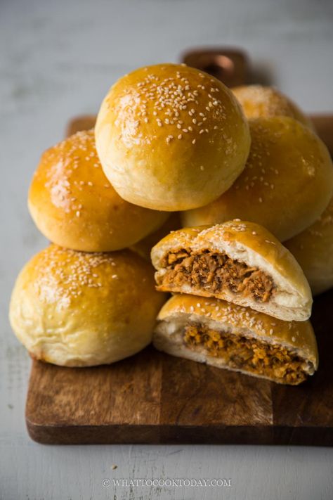 Filled Buns Savory, Savoury Buns, Savory Buns, Bread Pit, Filled Buns, Japanese Baking, Asian Buns, Stuffed Buns, Milk Buns