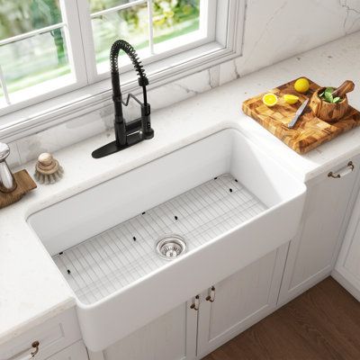 Introducing the CASAINC Kitchen Sink Combo, a stylish upgrade for your kitchen. This ensemble includes a pull-down sprayer faucet and a farmhouse apron fireclay sink, accompanied by a bottom grid and strainer for added convenience. Whether you prefer a classic or modern aesthetic, this combo is versatile enough to complement any style. The durable fireclay sink is crafted to withstand the test of time, having undergone kiln-firing at a blistering 2200°F. Its solid core construction ensures excep 36 Inch Sink Kitchen, Farmers Sink Kitchen Farmhouse Style, Kitchen Sink Design Farmhouse, Porcelain Farmhouse Sink, Farm Style Kitchen Sink, Farmhouse Sink With Black Faucet, White Kitchen Black Sink, Best Sinks For Kitchen, Farmers Sink Kitchen