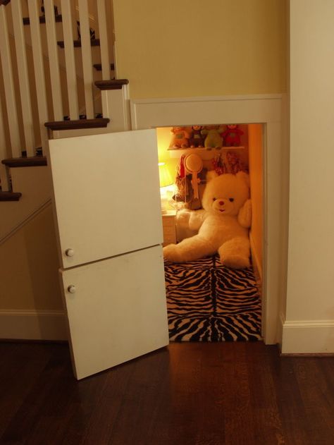 Every kid should have a secret hiding place...so cute! Converted Closet, Closet Nook, Secret Hiding Places, Hidden Spaces, Secret Room, Under The Stairs, Stair Case, Hidden Rooms, Secret Rooms