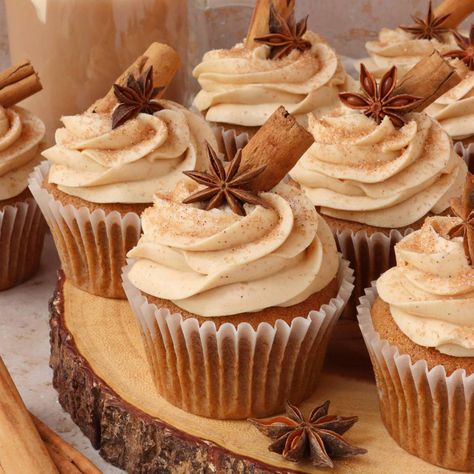 Chai Latte Cupcakes Chai Cupcake, Chai Tea Cupcakes, Chai Latte Cupcakes, Chai Cupcakes, Infused Cupcakes, Chai Latte Recipe, Cinnamon Cupcakes, Spiced Buttercream, Autumn Baking