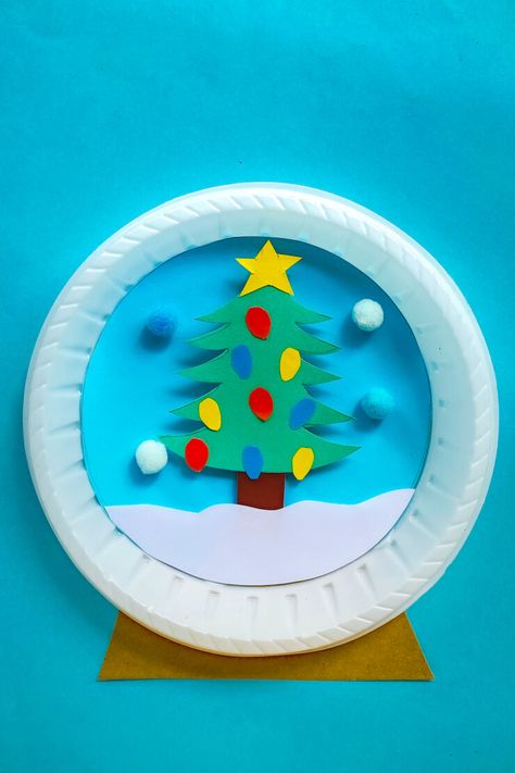 Christmas Paper Plate Crafts, Paper Plate Snow Globe, Christmas Snow Globe Craft, Kindergarten Christmas Party, Christmas Tree Paper, Kids Globe, Kids Ornament, Snow Globe Crafts, Globe Crafts