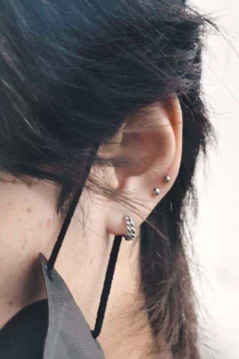 Straykids Earrings, Skz Ear Piercings, Felix Double Helix Piercing, Japanese Piercings, Skz Piercings, Skz Earrings, Double Helix Piercing, Men's Piercings, Types Of Ear Piercings