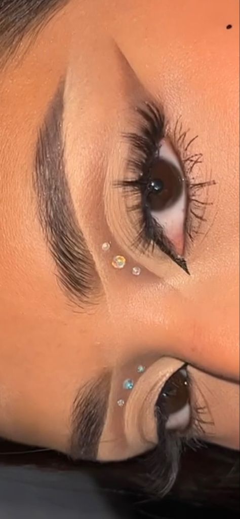 Brown cut crease eyeshadow with eyeliner and rhinestone gems Makeup Looks Gemstones, Brown Crease Eyeshadow, 21st Makeup Looks, Eye Gem Designs, Rhinestone Eyeshadow Look, Rhinestone Makeup Hooded Eyes, Prom Makeup Looks Silver, Gemstone Makeup Eye, Eyeshadow Looks With Gems