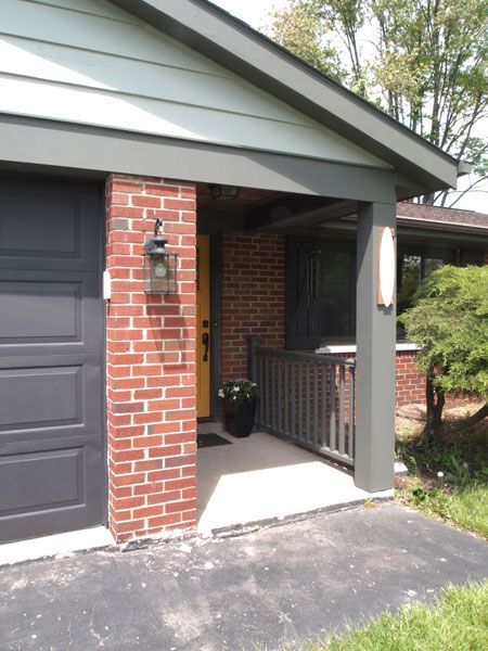 Found on Bing from www.pinterest.com.au Black Garage Door Brick House, Garage Door Brick House, Exterior House Ideas, Vinyl Brick Siding, Black Garage Door, Renovation Facade, Red Brick House Exterior, Red Brick Exteriors, Black Garage