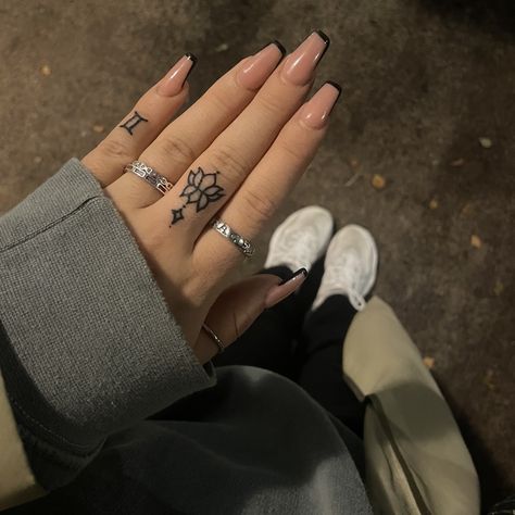 Lotus Stick And Poke, Finger Tattoos Gemini, Gemini Tattoo Finger, Lotus Flower Tattoo Finger, Flower On Finger Tattoo, Lotus Flower Tattoo Black, Gemini Finger Tattoo, Lotus Flower Finger Tattoo, Lotus Finger Tattoo